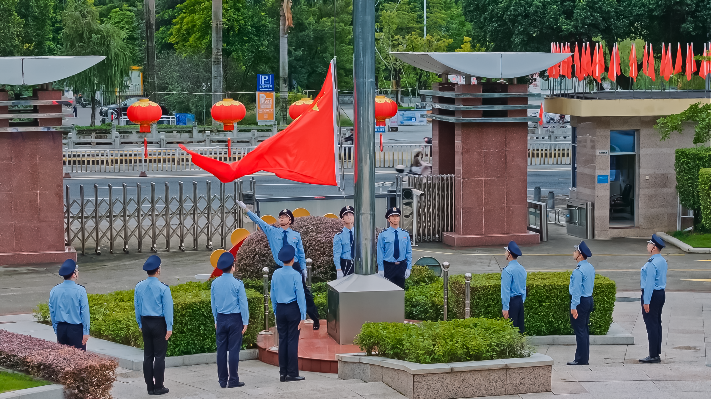 国庆节后首个工作日省局举行升国旗仪式